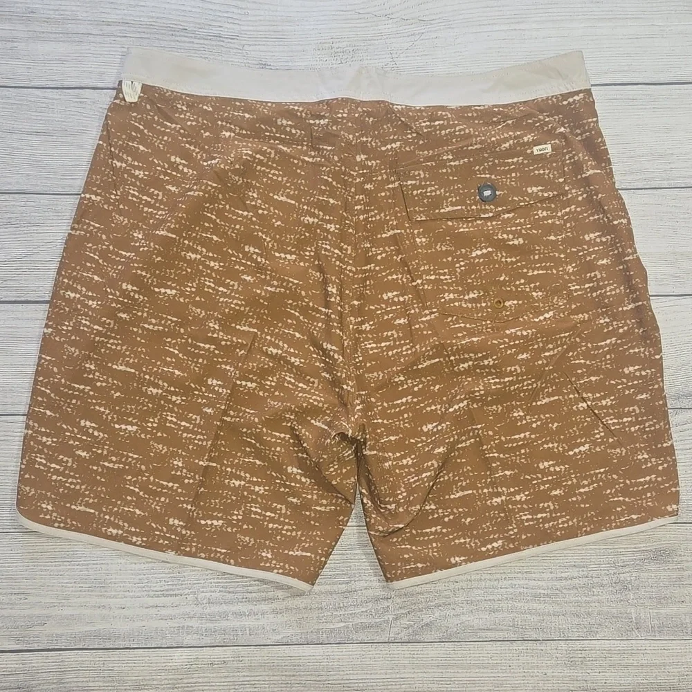 Vuori Men's Cruise Boardshort Caramel Slub Size 38 NWT